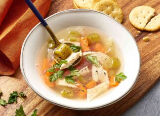 ¿Pueden realmente la sopa de pollo y otros remedios caseros combatir un resfriado? caldo de pollo para combatir resfriado