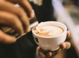 Diferentes recetas para preparar un café latte: el arte de convertir un clásico en una experiencia única receta preparacion cafe latte