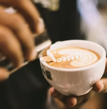 Diferentes recetas para preparar un café latte: el arte de convertir un clásico en una experiencia única receta preparacion cafe latte