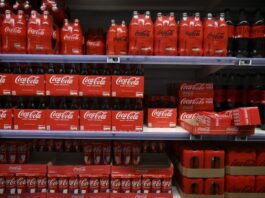 Coca-Cola retira miles de productos de Europa Coca-Cola retira miles de productos de Europa