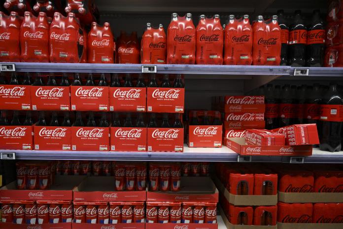 Coca-Cola retira miles de productos de Europa