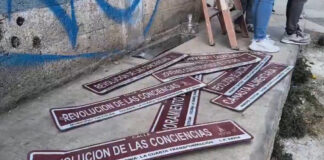 Vecinos de Edomex quitan letreros de la colonia Cuarta Transformación Vecinos de Edomex quitan letreros de la colonia Cuarta Transformación