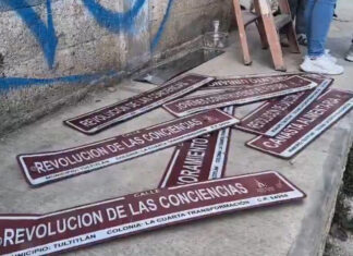 Vecinos de Edomex quitan letreros de la colonia Cuarta Transformación Vecinos de Edomex quitan letreros de la colonia Cuarta Transformación