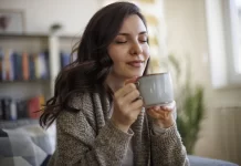 Un estudio sugiere que el café matutino podría reducir el riesgo de muerte relacionada con enfermedades cardíacas consumo de cafe por las mañabas estudio revista flow