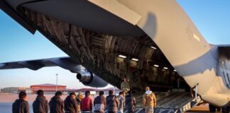 Aviones militares estadounidenses deportan migrantes mientras el Pentágono prepara más tropas para la frontera inmigrantes deportados