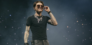 Peso Pluma recibe el premio BMI Champion 2025