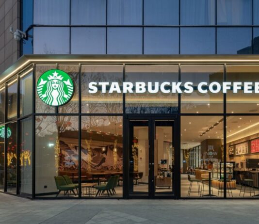 Las ventas de Starbucks caerán nuevamente mientras los inversores esperan una recuperación ventas de starbucks caen en 2025