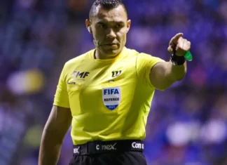 Árbitro mexicano Marco Antonio Ortiz es suspendido por pedir autógrafo a Lionel Messi Árbitro mexicano Marco Antonio Ortiz es suspendido por pedir autógrafo a Lionel Messi