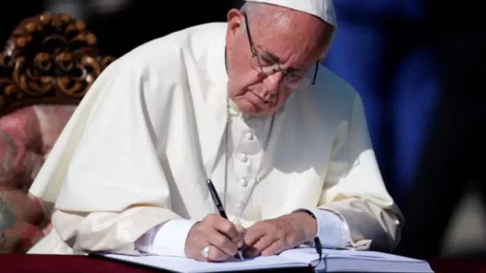 El Papa Francisco firma su renuncia el confirma la decisión