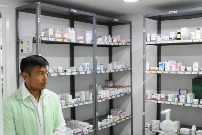 El gobierno se compromete a estabilizar el abasto de medicamentos