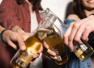 Partido Verde propone aumentar a 21 años la edad mínima para beber alcohol Partido Verde propone aumentar a 21 años la edad mínima para beber alcohol