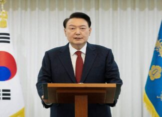 Yoon Suk-yeol defiende su mandato ante el Tribunal Constitucional tras su destitución Yoon Suk-yeol defiende su mandato ante el Tribunal Constitucional tras su destitución