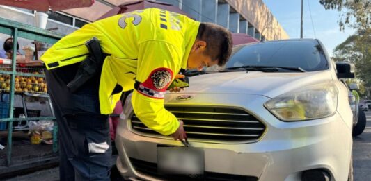Esto pagarás de multa por tapar la placa de tu auto en CDMX Esto pagarás de multa por tapar la placa de tu auto en CDMX