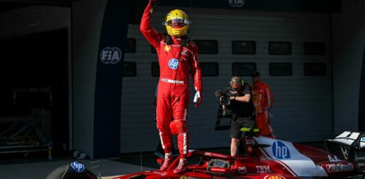 Lewis Hamilton logra su primera pole con Ferrari en el GP de China Lewis Hamilton logra su primera pole con Ferrari en el GP de China