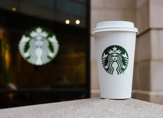 Un hombre gana demanda a Starbucks por 50 millones de dólares hombre gana demansa a starbucks en estados unidos
