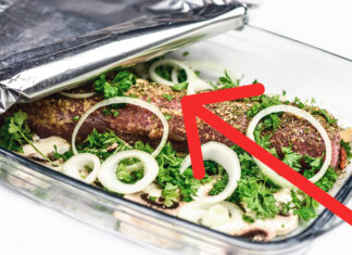 Estos son los alimentos que no debes cocinar en papel aluminio para proteger tu salud Estos son los alimentos que no debes cocinar en papel aluminio para proteger tu salud