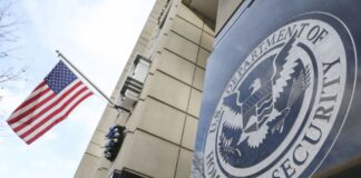 Gobierno de Trump revoca residencia a migrantes que entraron con con CBP One