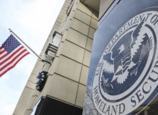 Gobierno de Trump revoca residencia a migrantes que entraron con con CBP One