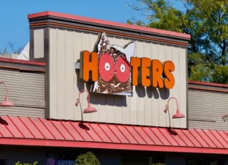 Hooters se declara en quiebra ante inflación en EU Hooters se declara en quiebra ante inflación en EU