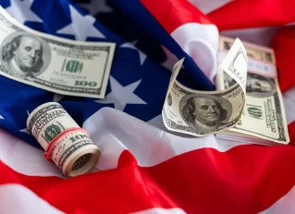 Estados Unidos entra en recesión: las políticas de Trump hunden la economía tras cien días de gobierno cae economia de estados unidos con donald trump