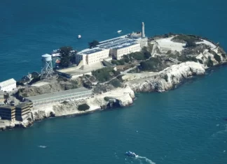 Donald Trump ordena reabrir la infame prisión de Alcatraz Donald Trump ordena reabrir la infame prisión de Alcatraz