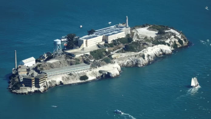 Donald Trump ordena reabrir la infame prisión de Alcatraz Donald Trump ordena reabrir la infame prisión de Alcatraz