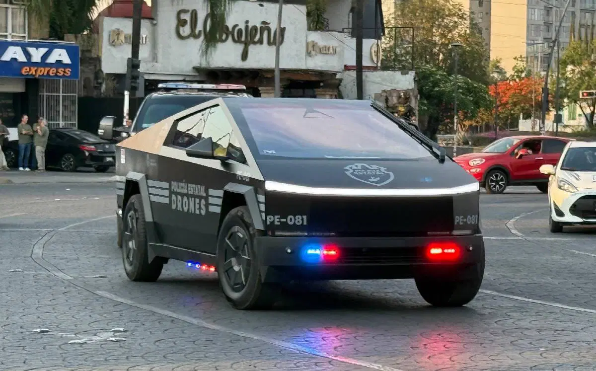 Jalisco moderniza flota policial con vehículos Cybertruck Tesla