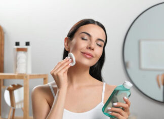 ¿Qué es el agua micelar, para qué sirve y cuáles son sus posibles efectos secundarios? Qué es el agua micelar, para qué sirve y cuáles son sus posibles efectos secundarios