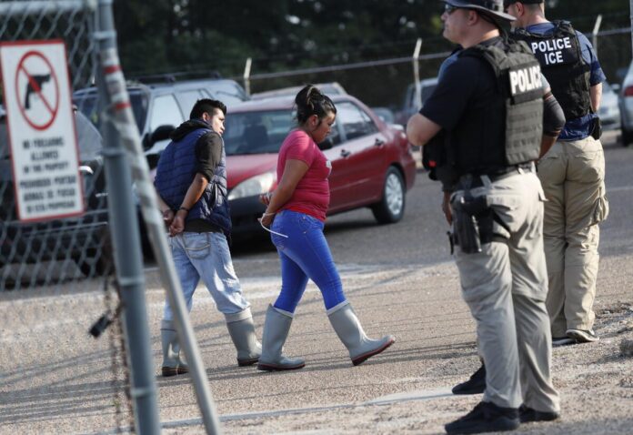 Redadas masivas de ICE en Florida arrestan a mil 120 inmigrantes Redadas masivas de ICE en Florida arrestan a mil 120 inmigrantes