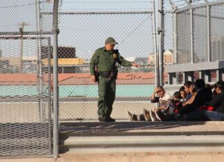 Trump pagará 1.000 dólares a los indocumentados que se autodeporten Trump pagará 1.000 dólares a los indocumentados que se autodeporten