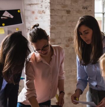 Madres, profesionales y mujeres: el coaching como puente hacia el equilibrio interior coaching para mujeres