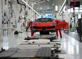 Ferrari retarda su segundo EV: estrategia frente a la débil demanda del lujo eléctrico