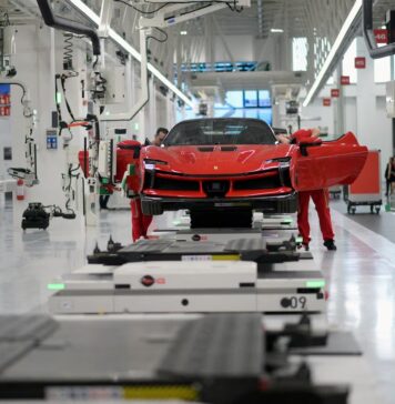 Ferrari retarda su segundo EV: estrategia frente a la débil demanda del lujo eléctrico