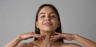 Elimina la papada sin cirugía: ejercicios faciales efectivos que realmente funcionan en 2025