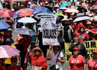 CNTE anuncia receso en paro nacional para reorganizarse y retoma diálogo con Segob CNTE anuncia receso en paro nacional para reorganizarse y retoma diálogo con Segob