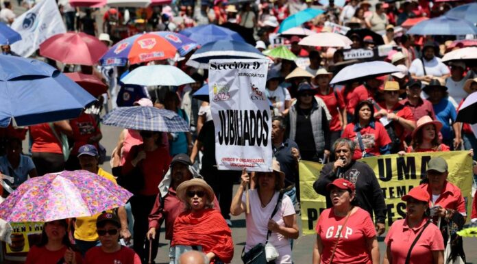 CNTE anuncia receso en paro nacional para reorganizarse y retoma diálogo con Segob CNTE anuncia receso en paro nacional para reorganizarse y retoma diálogo con Segob