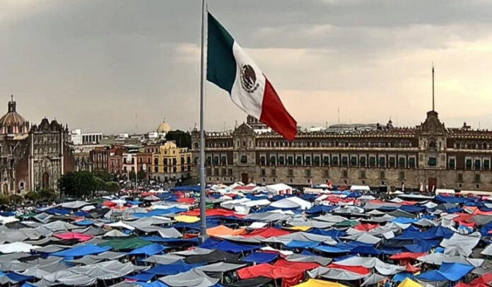Estación Zócalo del Metro CDMX 21 días cerrada por plantón de la CNTE Estación Zócalo del Metro CDMX 21 días cerrada por plantón de la CNTE
