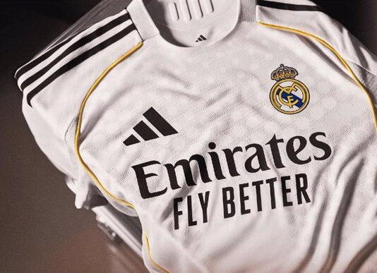 Nueva camiseta del Real Madrid 2025‑26 rinde homenaje al Santiago Bernabéu