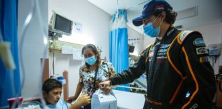 Pilotos de NASCAR iluminan corazones en el Hospital Shriners de CDMX