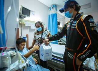 Pilotos de NASCAR iluminan corazones en el Hospital Shriners de CDMX
