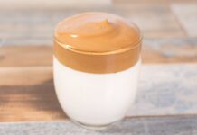 Licuado de café y proteína: energía y fuerza tras el entrenamiento preparar licuado de cafe con leche