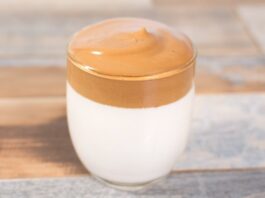 Licuado de café y proteína: energía y fuerza tras el entrenamiento preparar licuado de cafe con leche