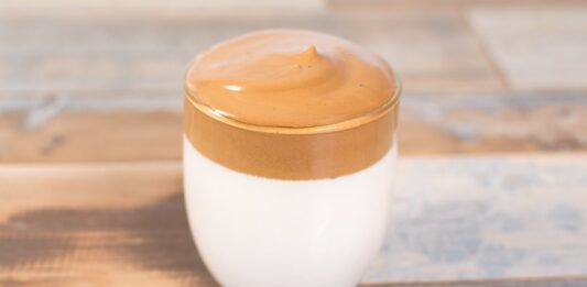 Licuado de café y proteína: energía y fuerza tras el entrenamiento preparar licuado de cafe con leche