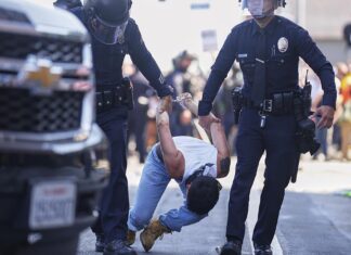 California enfrenta redadas de Trump entre protestas y toque de queda redadas trump california