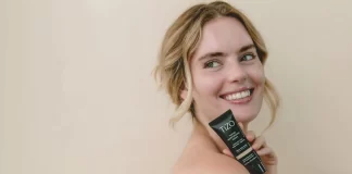 Glow de Verano: el nuevo must para una piel radiante y protegida tizo_crema