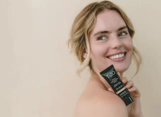 Glow de Verano: el nuevo must para una piel radiante y protegida tizo_crema