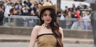 Faldas caqui: el reemplazo chic y fresco de los jeans para verano 2025