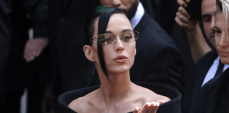 Katy Perry deslumbra en París: el sleek bun que revolucionó la Semana de la Moda