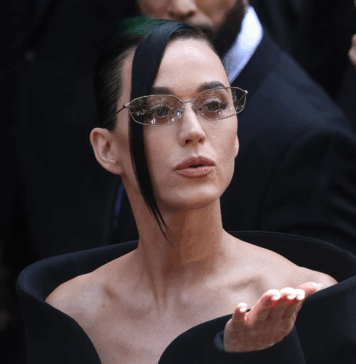 Katy Perry deslumbra en París: el sleek bun que revolucionó la Semana de la Moda