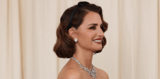 Penélope Cruz tiene el vestido transparente más elegante para llevar a los 50 años